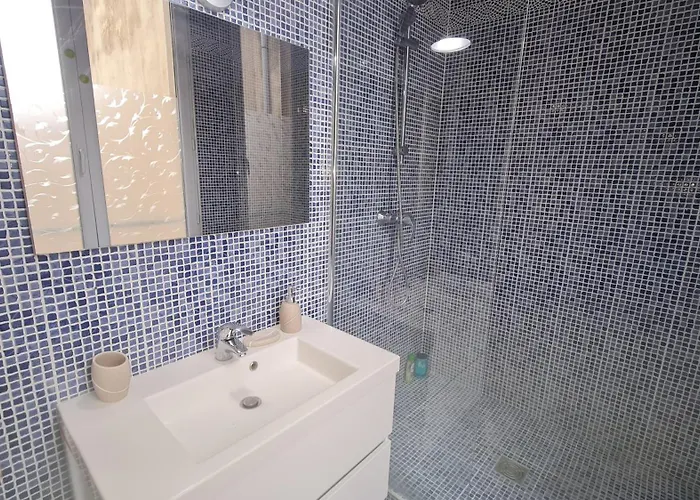 Duplex Centre160m2 Climatisation 3 Avec Parking * Nimes